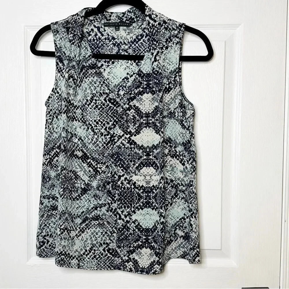 ANTONIO MELANI V-Neck Sleeveless Blue Snakeskin Print Blouse 100% Silk Size XS